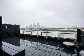 Skyline Water Front Penthouse Apartment