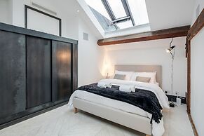 Skyline Water Front Penthouse Apartment