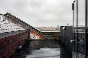 Skyline Water Front Penthouse Apartment