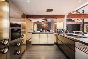 Skyline Water Front Penthouse Apartment