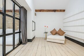 Skyline Water Front Penthouse Apartment