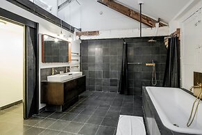 Skyline Water Front Penthouse Apartment