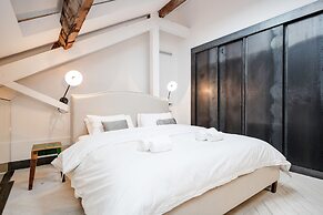 Skyline Water Front Penthouse Apartment
