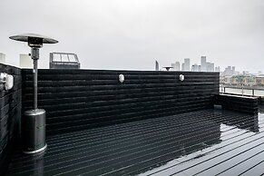 Skyline Water Front Penthouse Apartment
