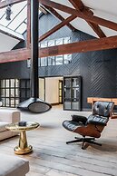 Skyline Water Front Penthouse Apartment