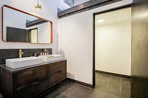 Skyline Water Front Penthouse Apartment