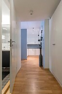 StayPlus Apt in Trendy Area Balcony