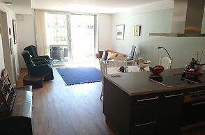 StayPlus Apt in Trendy Area Balcony