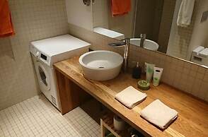 StayPlus Apt in Trendy Area Balcony