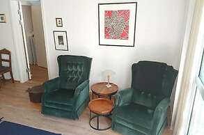 StayPlus Apt in Trendy Area Balcony