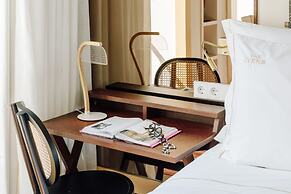 The Ivens, Autograph Collection