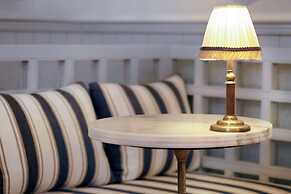 The Ivens, Autograph Collection