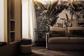 The Ivens, Autograph Collection