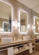 The Ivens, Autograph Collection