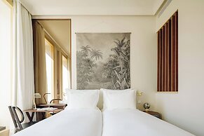 The Ivens, Autograph Collection