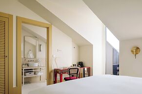 The Ivens, Autograph Collection