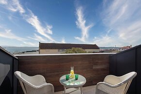 The Ivens, Autograph Collection