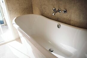 The Ivens, Autograph Collection