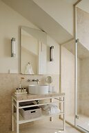 The Ivens, Autograph Collection