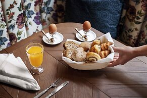 The Ivens, Autograph Collection