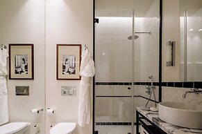 The Ivens, Autograph Collection