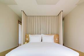 The Ivens, Autograph Collection