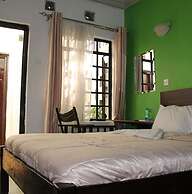 Dover Hotel Bondo