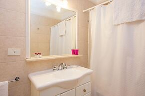 Apartment Rod Pena II By Hart