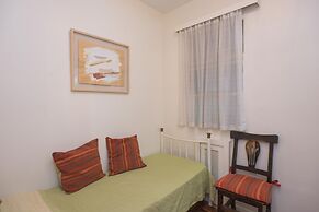 Apartment Rod Pena II By Hart