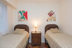 Apartment Rod Pena II By Hart