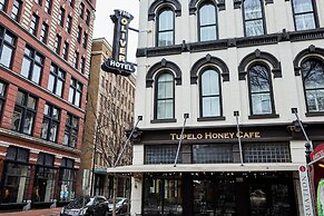 The Oliver Hotel
