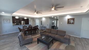 Private Bedroom Suite - Communal House near Integris Private