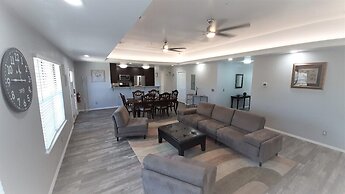 Private Bedroom Suite - Communal House near Integris Private