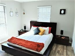 Private Bedroom Suite - Communal House near Integris Private