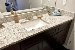 Private Bedroom Suite - Communal House near Integris Private