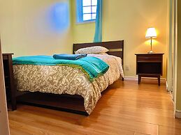 Room around York University Subway