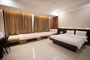 Hotel President Banquet & Lawns