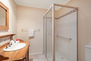 Pelican Lake Holiday House