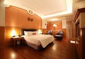 Royal Group Motel Tainan Branch