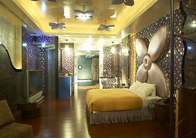 Royal Group Motel Nan Tse Branch