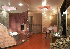 Royal Group Motel Nan Tse Branch