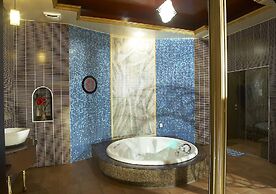 Royal Group Motel Nan Tse Branch