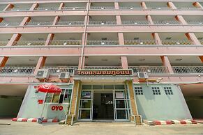 OYO 762 Chompoo