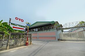 OYO 762 Chompoo