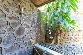 Hotel Tara Bar & Resto Air Sanih