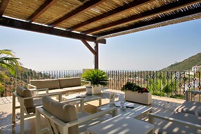 Modern Two Bedroom Villa With Indoor Pool & Spa