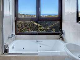 Modern Two Bedroom Villa With Indoor Pool & Spa