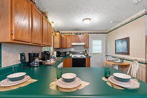 Mountain Dew - 2 Bedrooms, 2 Baths, Sleeps 4 Cabin by RedAwning