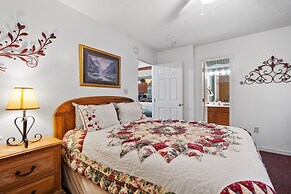 Mountain Dew - 2 Bedrooms, 2 Baths, Sleeps 4 Cabin by RedAwning