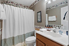 Mountain Dew - 2 Bedrooms, 2 Baths, Sleeps 4 Cabin by RedAwning